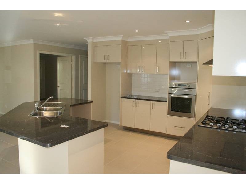 15 Bert Whiteley Place, Orange NSW 2800