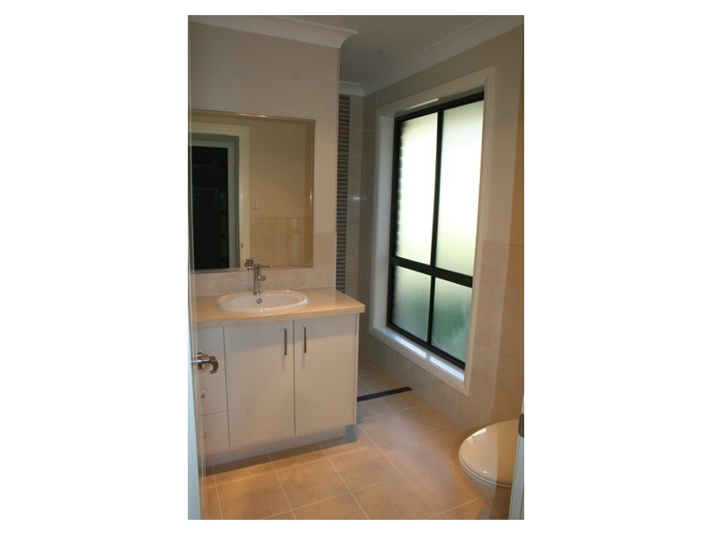 15 Bert Whiteley Place, Orange NSW 2800