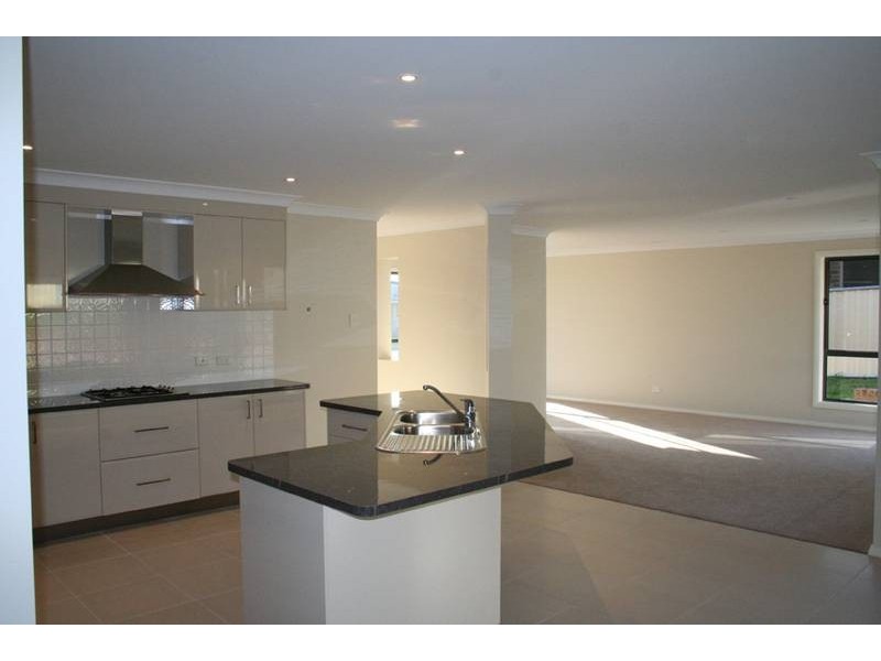 15 Bert Whiteley Place, Orange NSW 2800