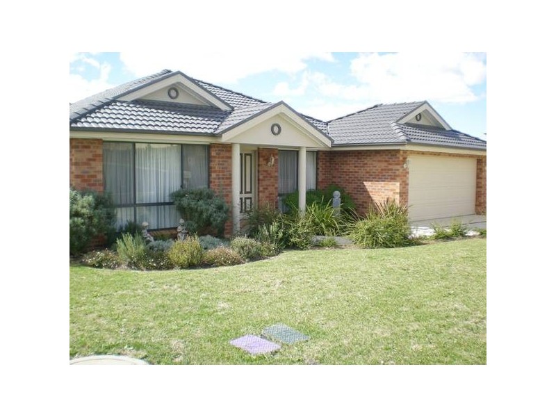 6 Bert Whiteley Place, Orange NSW 2800