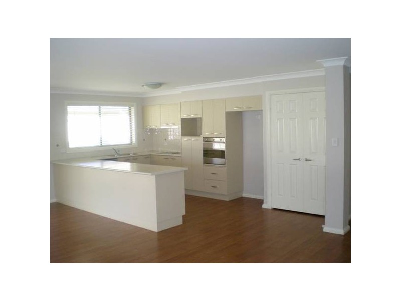 6 Bert Whiteley Place, Orange NSW 2800