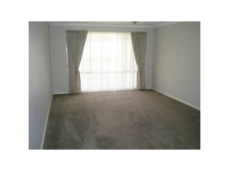 6 Bert Whiteley Place, Orange NSW 2800