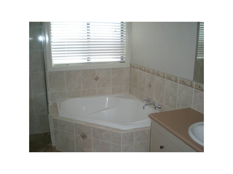 6 Bert Whiteley Place, Orange NSW 2800