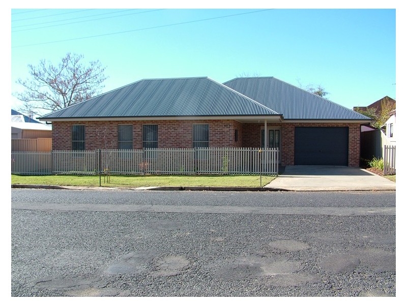 132a Warrendine Street, Orange NSW 2800