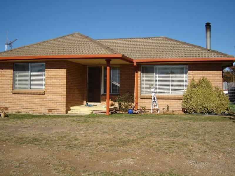 10 Binstead Street, Blayney NSW 2799