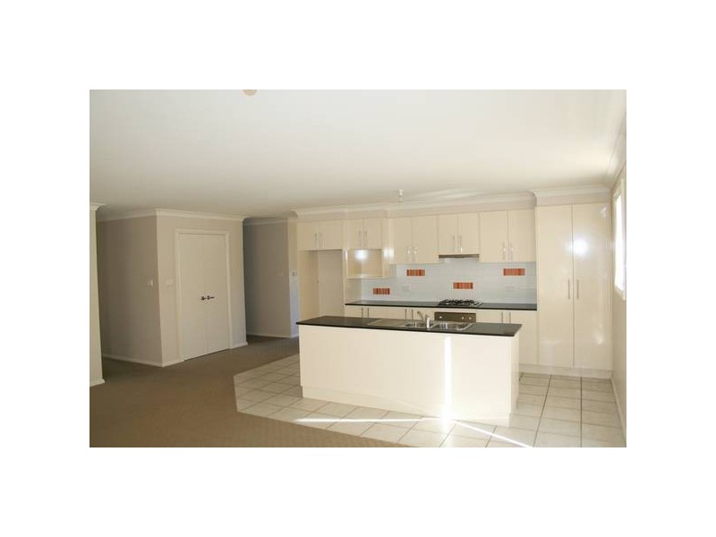 60 Fahy Crescent, Orange NSW 2800