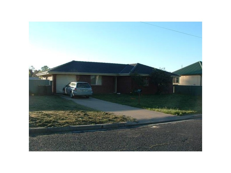 23 Burton Street, Blayney NSW 2799