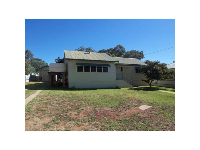 16 Railway Parade, Molong NSW 2866
