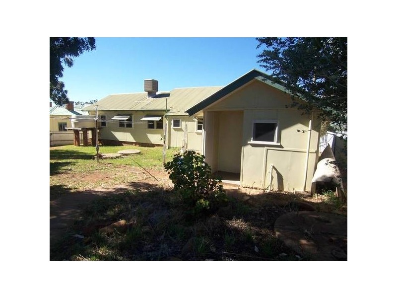 16 Railway Parade, Molong NSW 2866