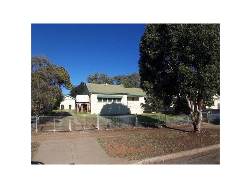 16 Railway Parade, Molong NSW 2866