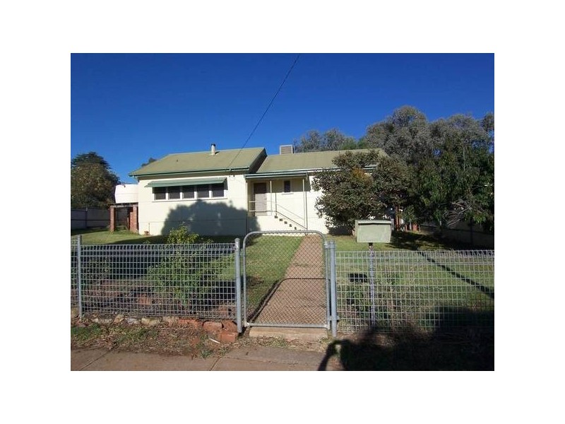 16 Railway Parade, Molong NSW 2866