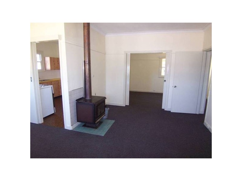 16 Railway Parade, Molong NSW 2866