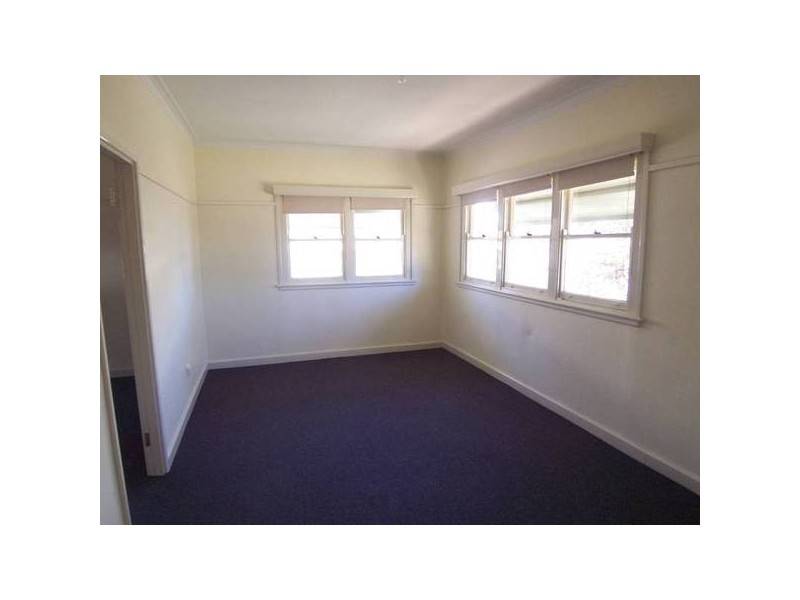 16 Railway Parade, Molong NSW 2866