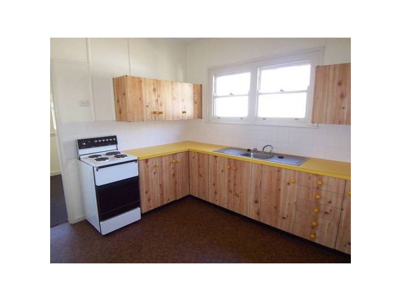 16 Railway Parade, Molong NSW 2866