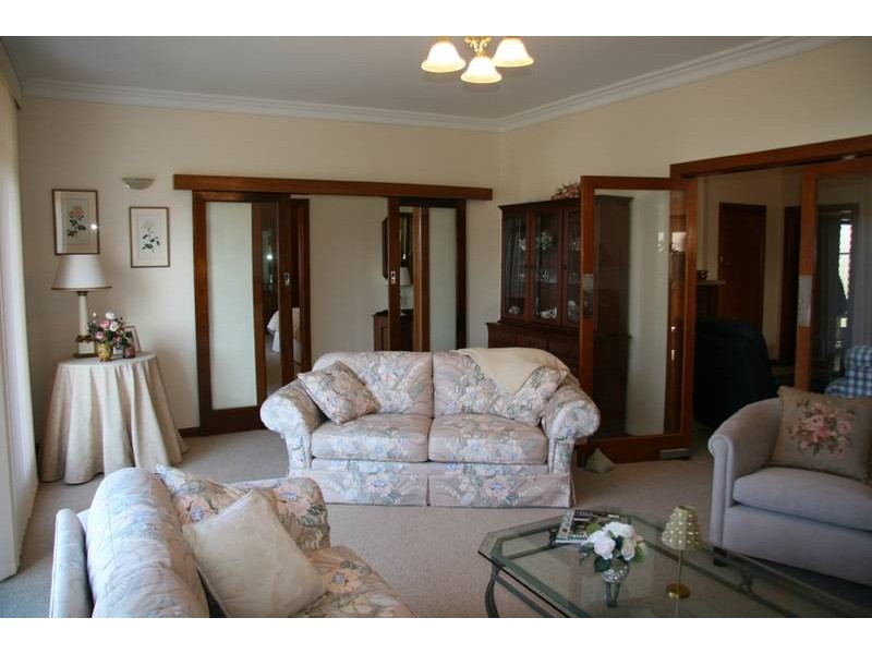 - Millthorpe Road, Orange NSW 2800