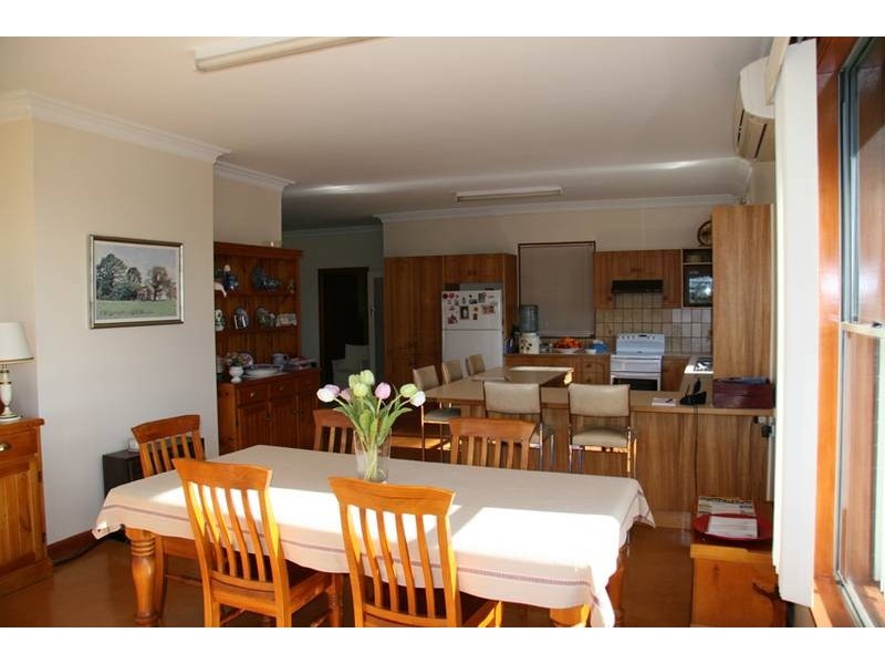 - Millthorpe Road, Orange NSW 2800