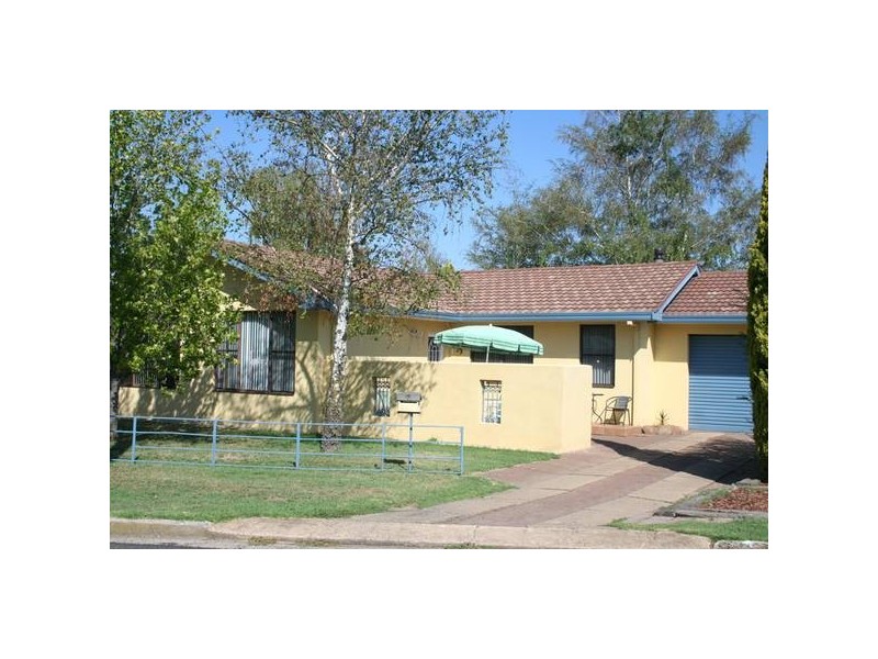 11 Nunns Avenue, Orange NSW 2800