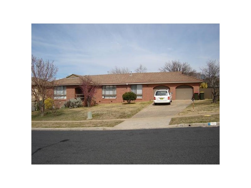 17 Maple Crescent, Blayney NSW 2799