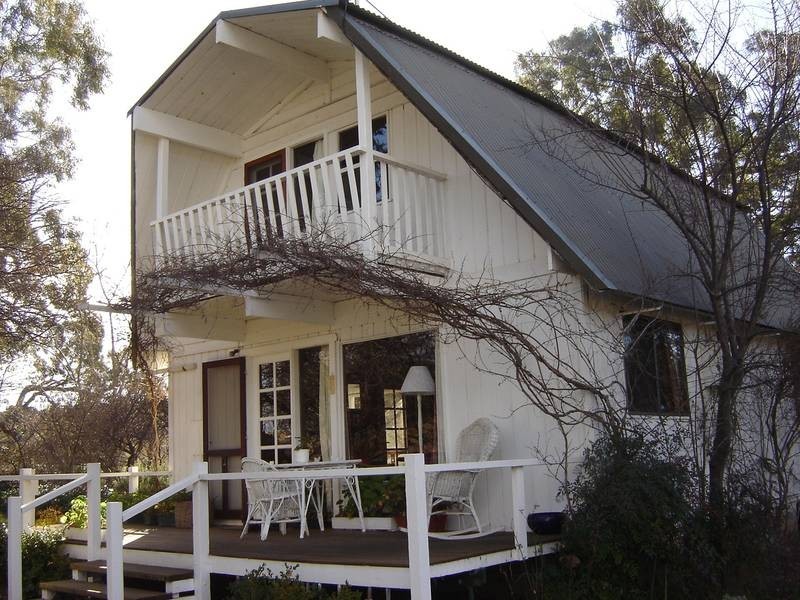 Larras Lee, Molong NSW 2866