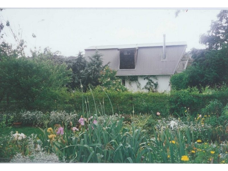 Larras Lee, Molong NSW 2866