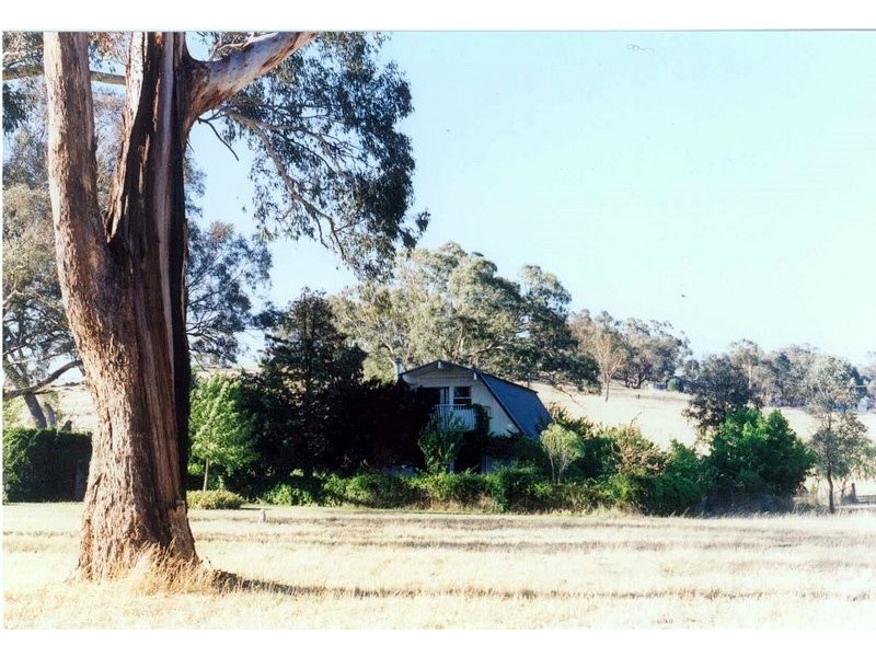 Larras Lee, Molong NSW 2866