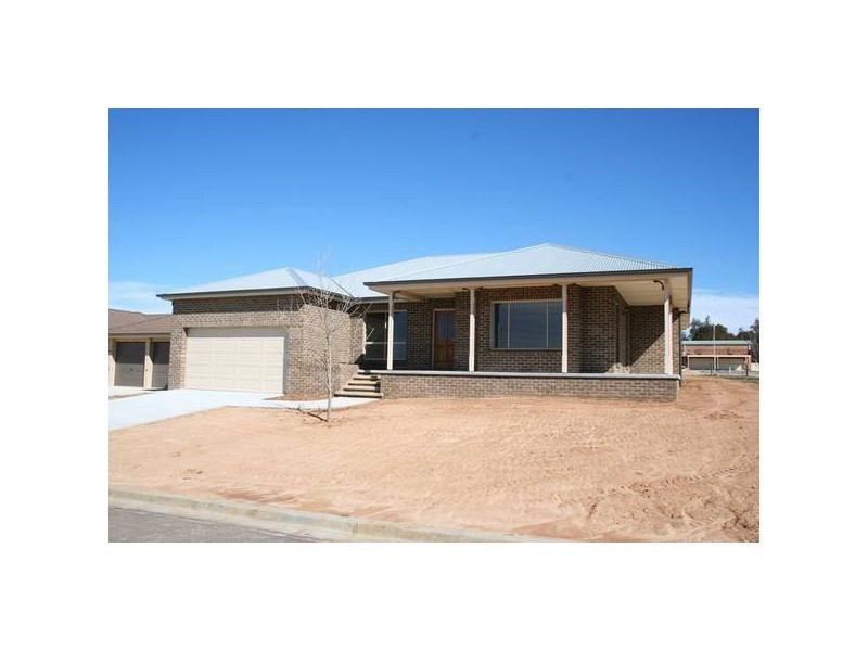 13 Hughes Place, Orange NSW 2800