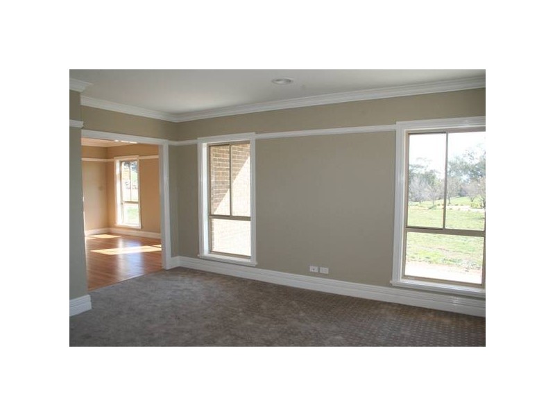 13 Hughes Place, Orange NSW 2800
