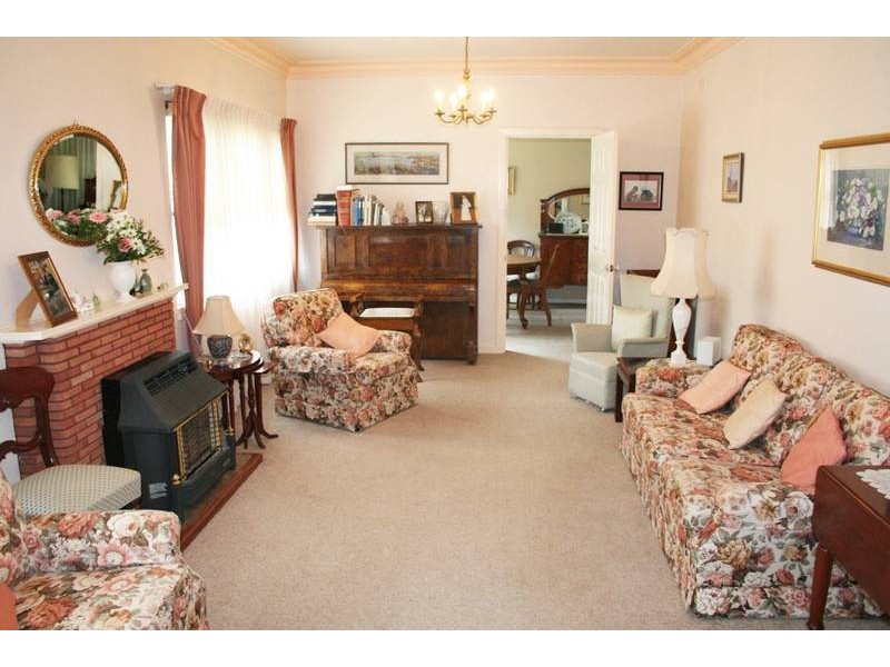 4 Linden Avenue, Orange NSW 2800