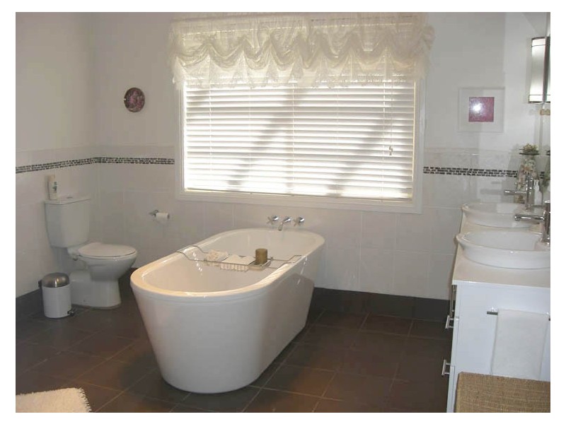 106 Speedy Street (Molong), Orange NSW 2800