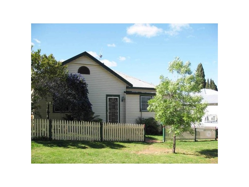 31 Wellington Street, Molong NSW 2866