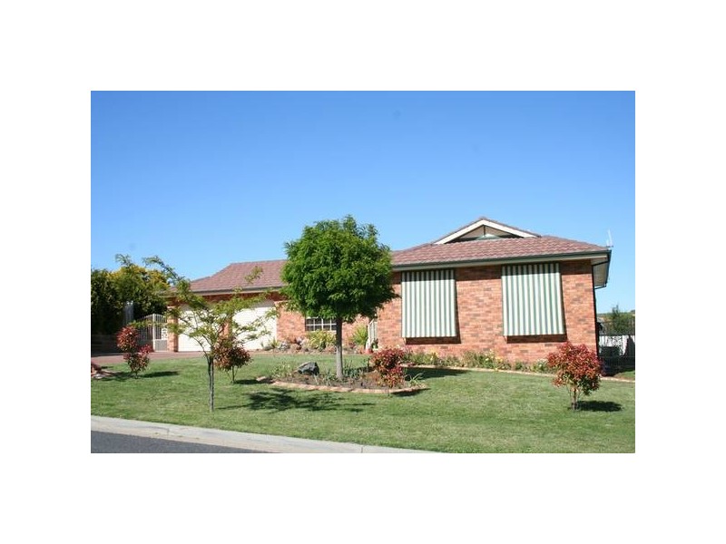 23 Turner Crescent, Orange NSW 2800