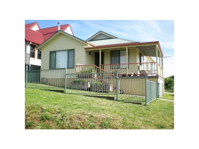 16 Crowson Street (Millthorpe), Orange NSW 2800