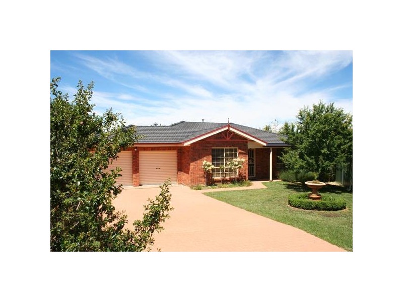 11 Cianfrano Place, Orange NSW 2800