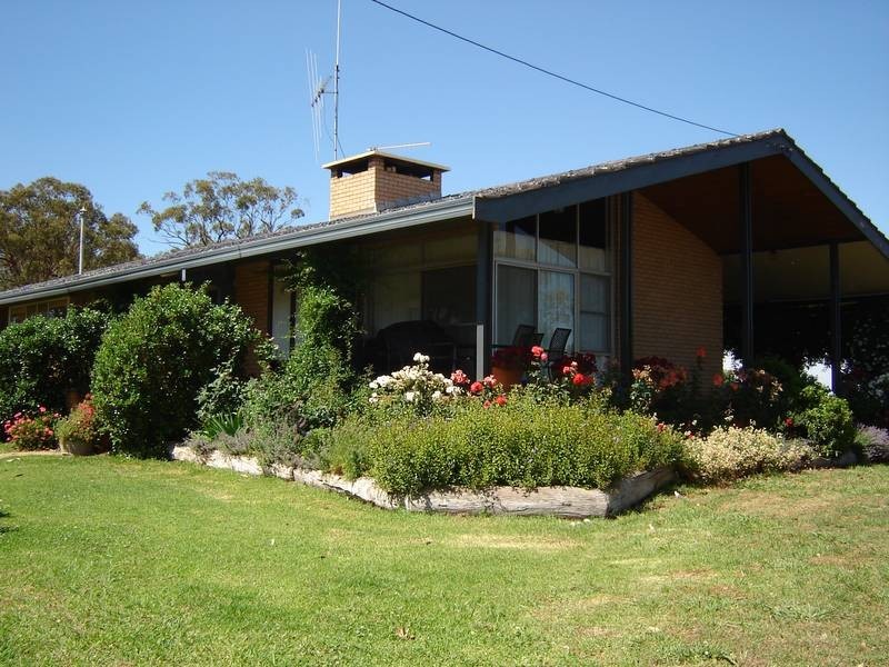 1 Roslyn Road, Woodstock NSW 2538