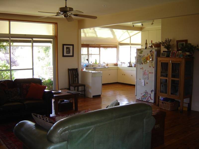 1 Roslyn Road, Woodstock NSW 2538