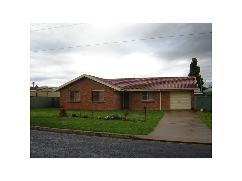 21 Burton Street, Blayney NSW 2799