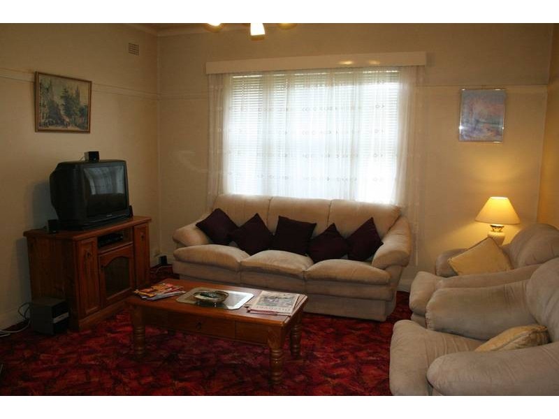 411 Summer Street East, Orange NSW 2800