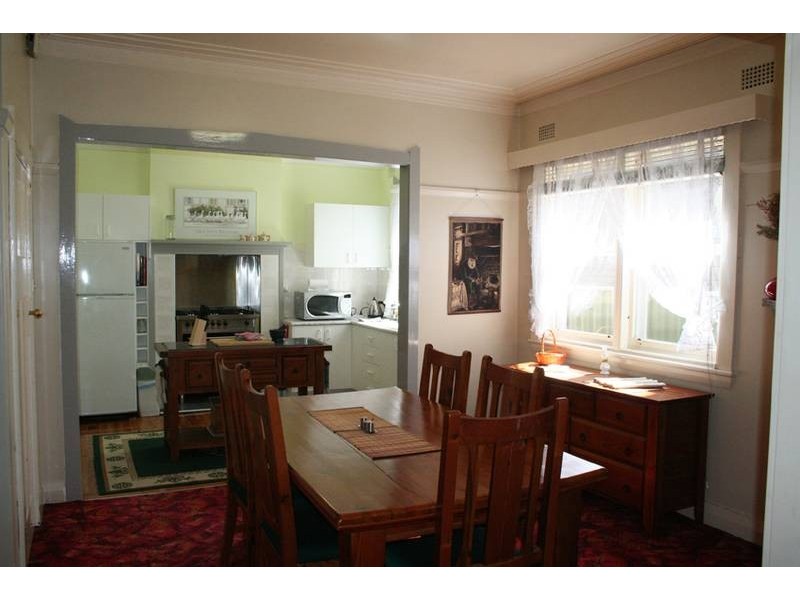 411 Summer Street East, Orange NSW 2800