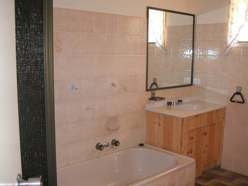 Avenell Heights QLD 4670