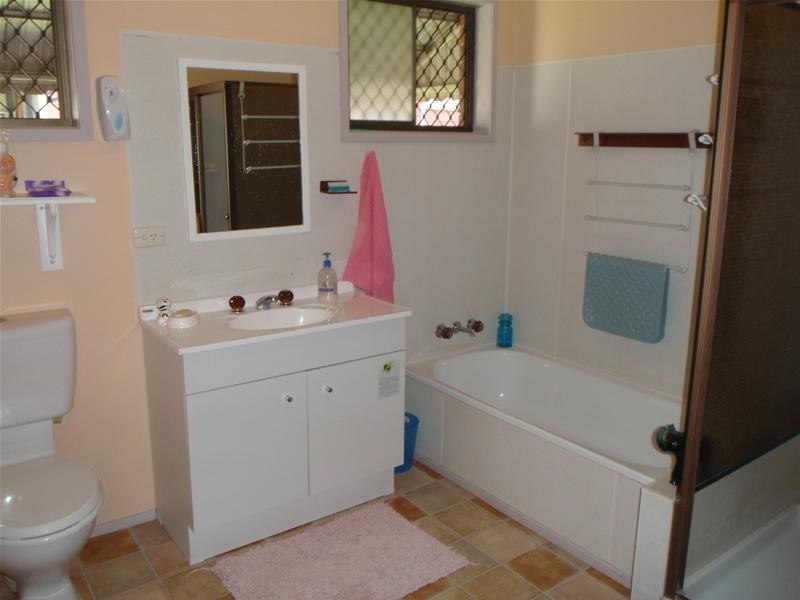 Avenell Heights QLD 4670