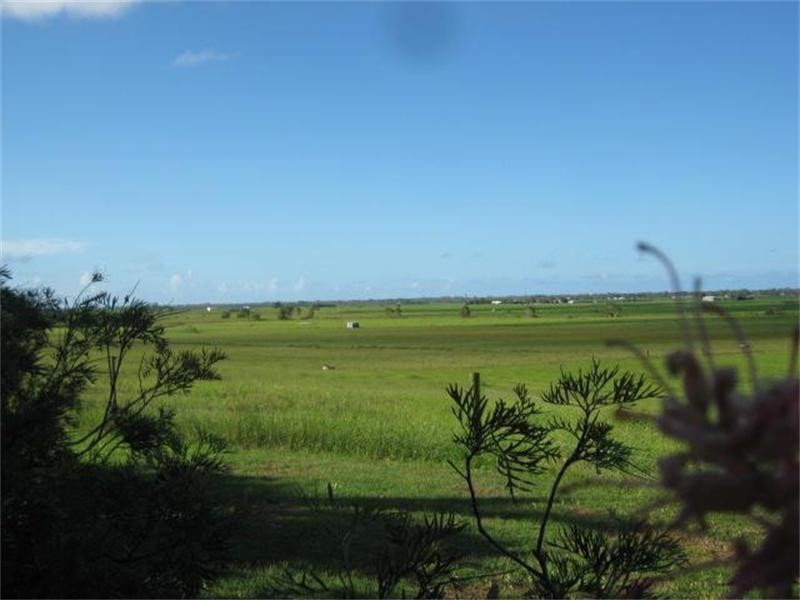 Moore Park Beach QLD 4670