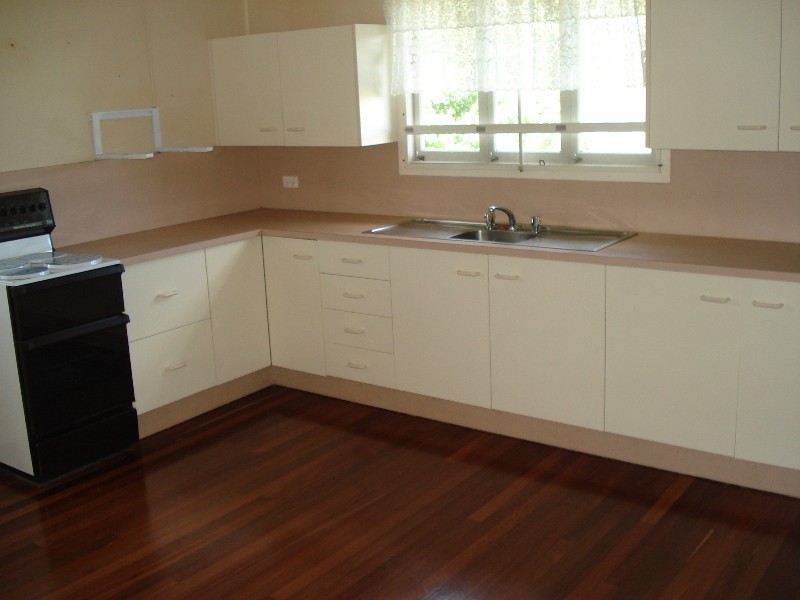 Avenell Heights QLD 4670