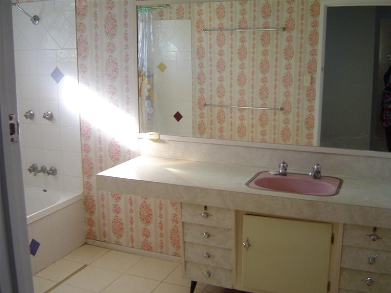 Avenell Heights QLD 4670