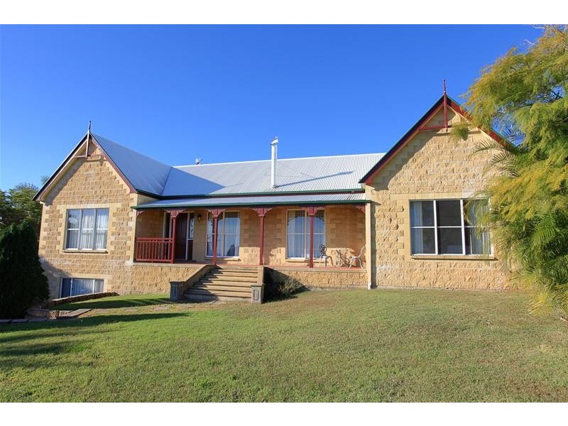 16 Finemore Crescent, Qunaba QLD 4670