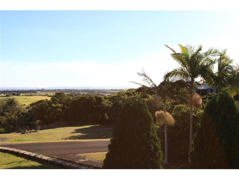 16 Finemore Crescent, Qunaba QLD 4670