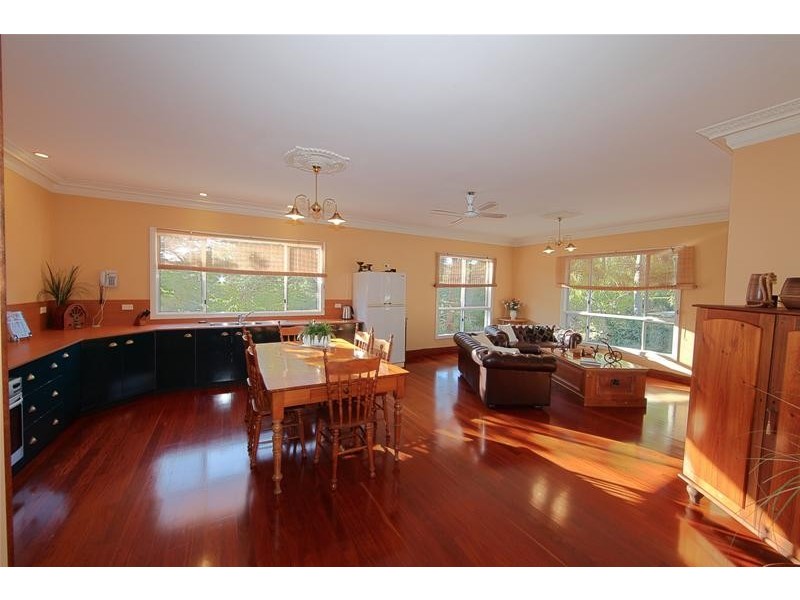 16 Finemore Crescent, Qunaba QLD 4670