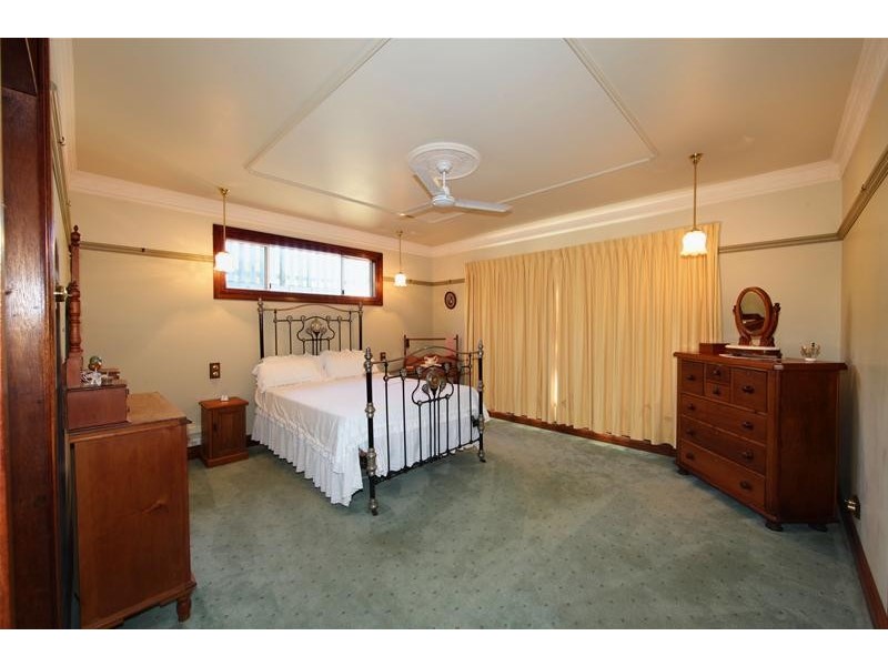 16 Finemore Crescent, Qunaba QLD 4670