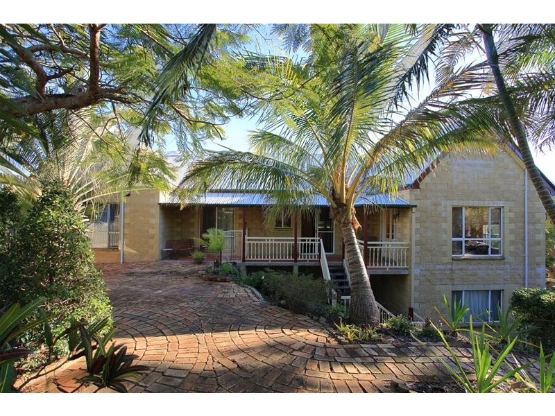 16 Finemore Crescent, Qunaba QLD 4670