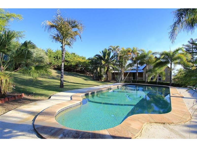 16 Finemore Crescent, Qunaba QLD 4670