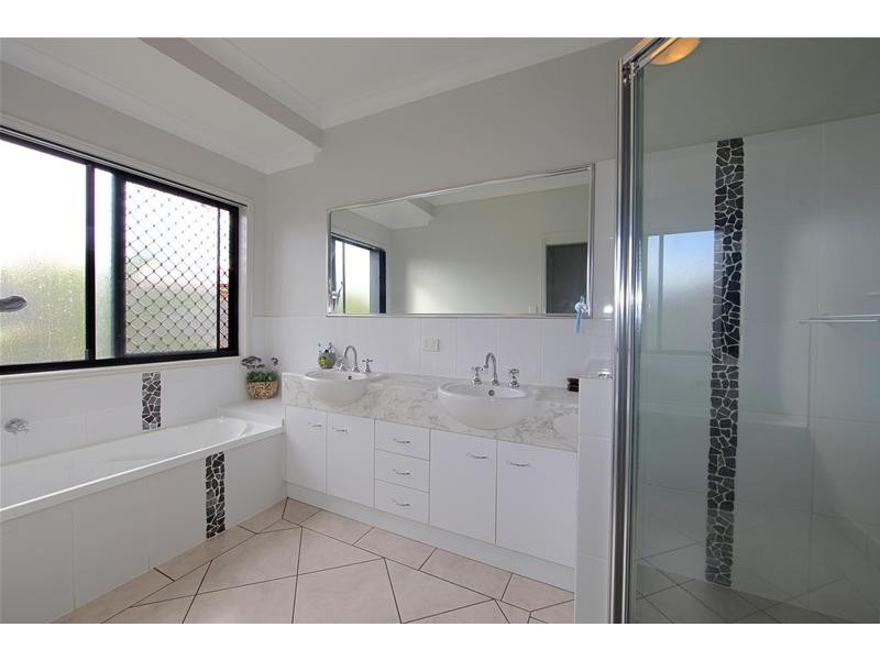 18 Hopton Place, Bundaberg North QLD 4670